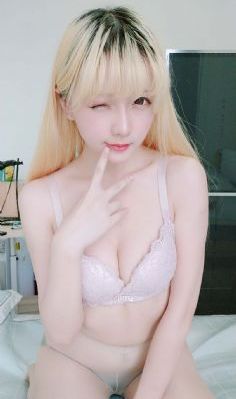 被闺蜜扒了内裤光着屁股打_720在线视频播放